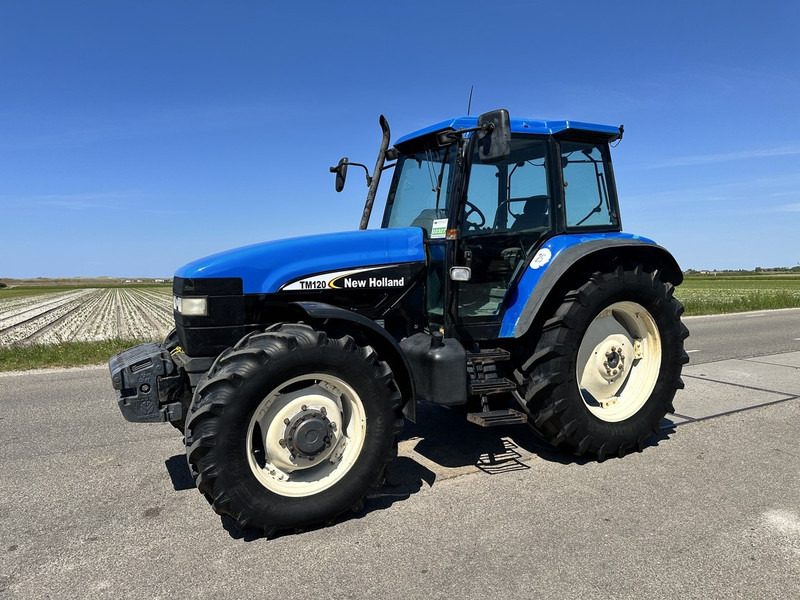 New Holland 8260 - Tractor: foto 1 New Holland 8260 - Tractor: foto 1