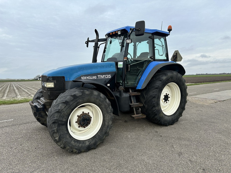 New Holland TM 135 - Tractor: foto 1 New Holland TM 135 - Tractor: foto 1