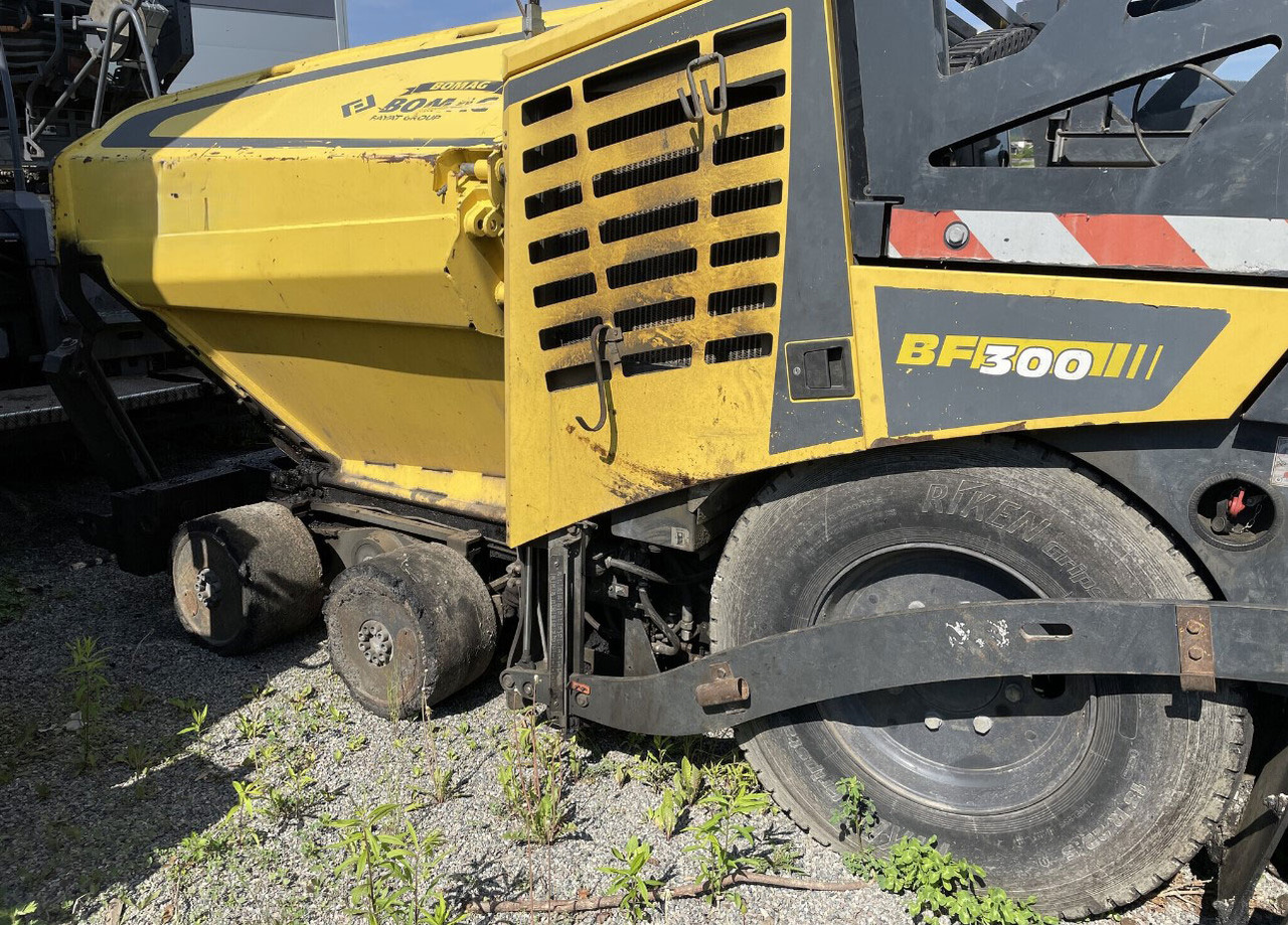 Bomag BF300 P-2 - Pavimentadora de asfalto: foto 3 Bomag BF300 P-2 - Pavimentadora de asfalto: foto 3