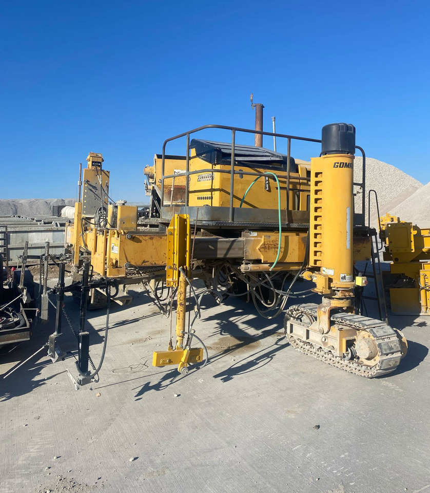 Gomaco Commander III - Pavimentadora de encofrado deslizante: foto 2 Gomaco Commander III - Pavimentadora de encofrado deslizante: foto 2