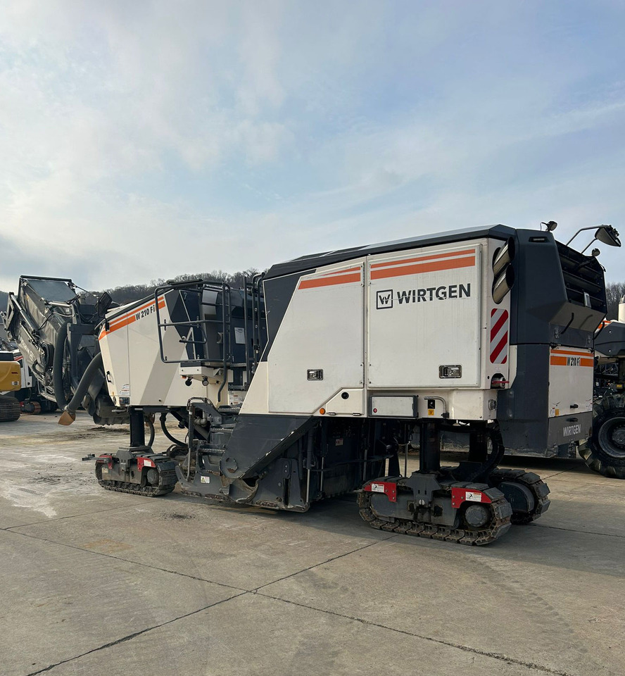 Wirtgen W 210 FI - Pavimentadora de asfalto: foto 1 Wirtgen W 210 FI - Pavimentadora de asfalto: foto 1