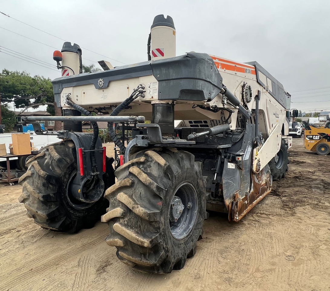 Wirtgen WR 240 I - Estabilizador de suelos: foto 5 Wirtgen WR 240 I - Estabilizador de suelos: foto 5