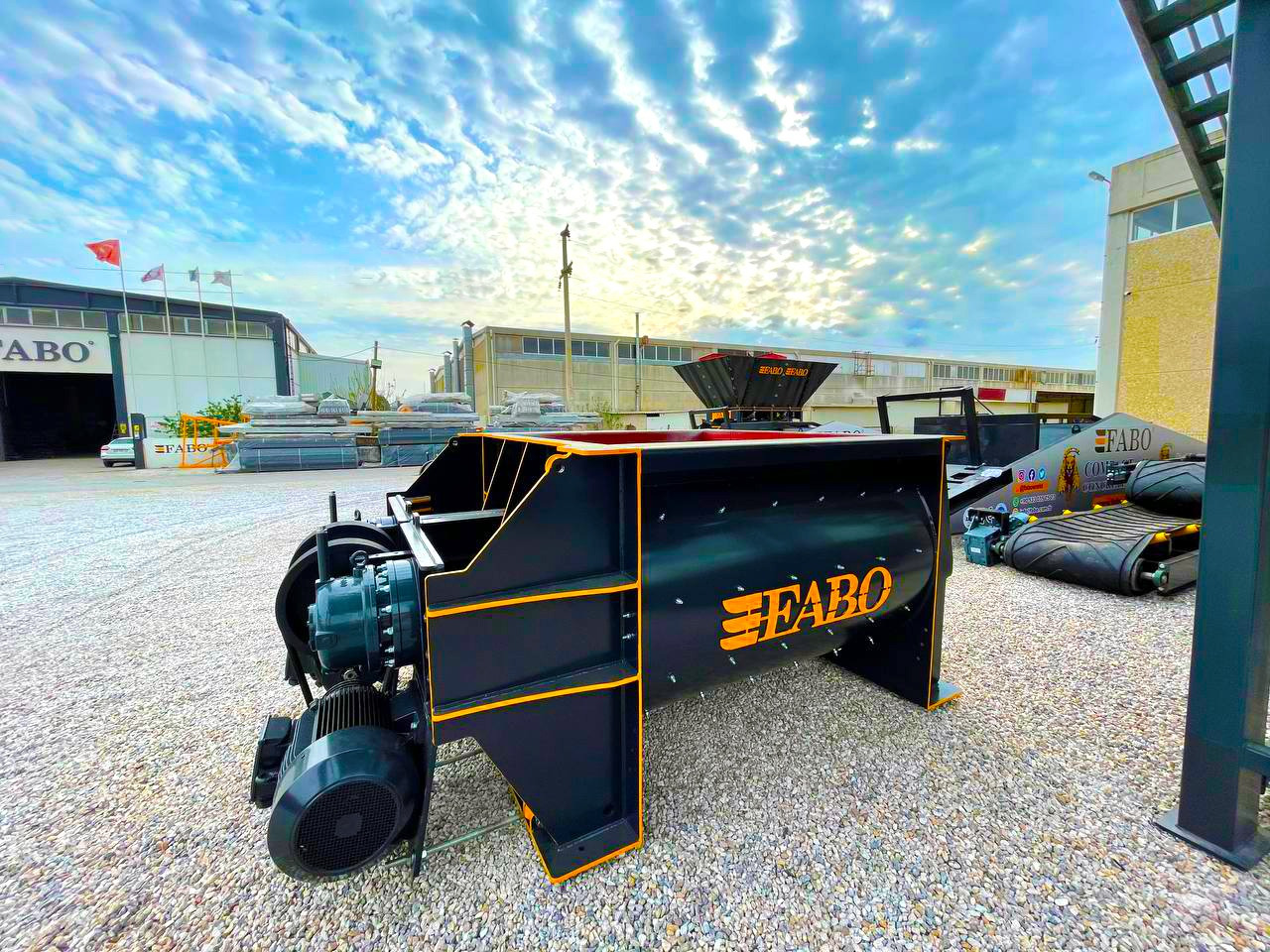 FABO twin shaft mixer - Hormigonera: foto 1 FABO twin shaft mixer - Hormigonera: foto 1