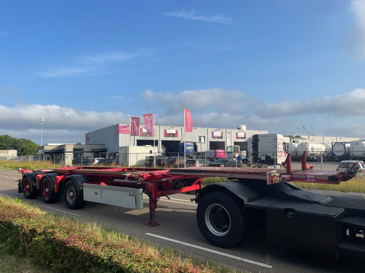 Renders ROC 16.27 CC X steering / Disc brakes /Lifting axle 20-30-40-45 FT HC - Semirremolque portacontenedore/ Intercambiable: foto 5 Renders ROC 16.27 CC X steering / Disc brakes /Lifting axle 20-30-40-45 FT HC - Semirremolque portacontenedore/ Intercambiable: foto 5