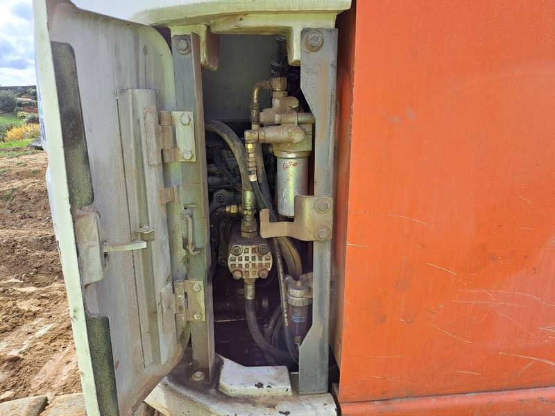 Excavadora de cadenas Hitachi ZX135US: foto 16