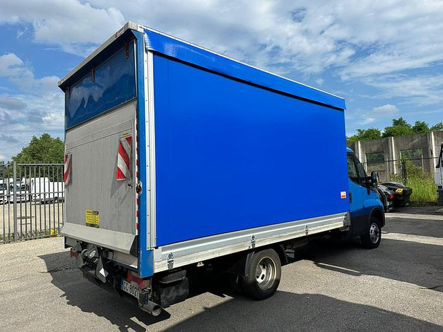 Iveco 35C16 - Furgoneta con caja de lona: foto 4 Iveco 35C16 - Furgoneta con caja de lona: foto 4