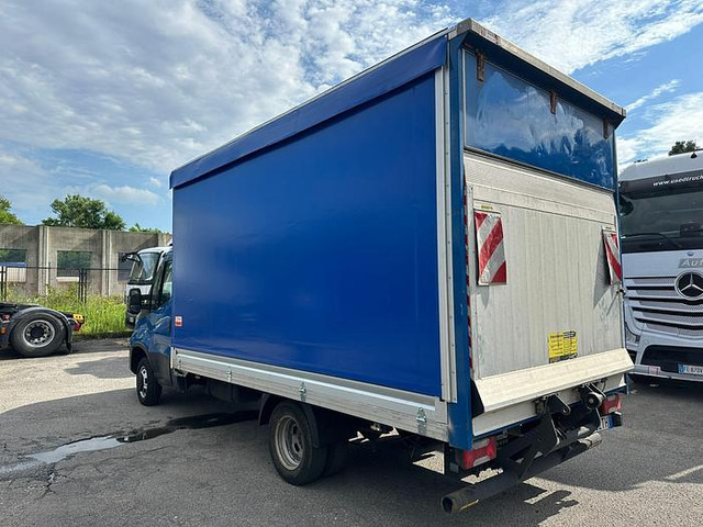 Iveco 35C16 - Furgoneta con caja de lona: foto 3 Iveco 35C16 - Furgoneta con caja de lona: foto 3