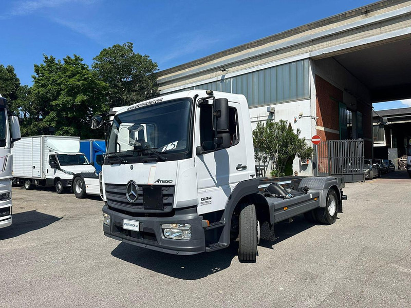 Mercedes-Benz Atego 13.23 - Camión chasis: foto 1 Mercedes-Benz Atego 13.23 - Camión chasis: foto 1