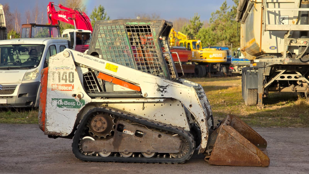 BOBCAT T140 - Minicargadora de cadenas: foto 2 BOBCAT T140 - Minicargadora de cadenas: foto 2