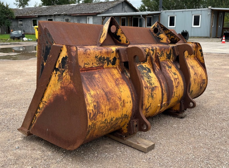 Volvo BM 2400mm - Cazo cargador para Cargadora de ruedas: foto 5 Volvo BM 2400mm - Cazo cargador para Cargadora de ruedas: foto 5