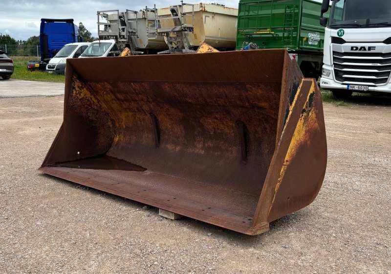 Volvo BM 2400mm - Cazo cargador para Cargadora de ruedas: foto 3 Volvo BM 2400mm - Cazo cargador para Cargadora de ruedas: foto 3