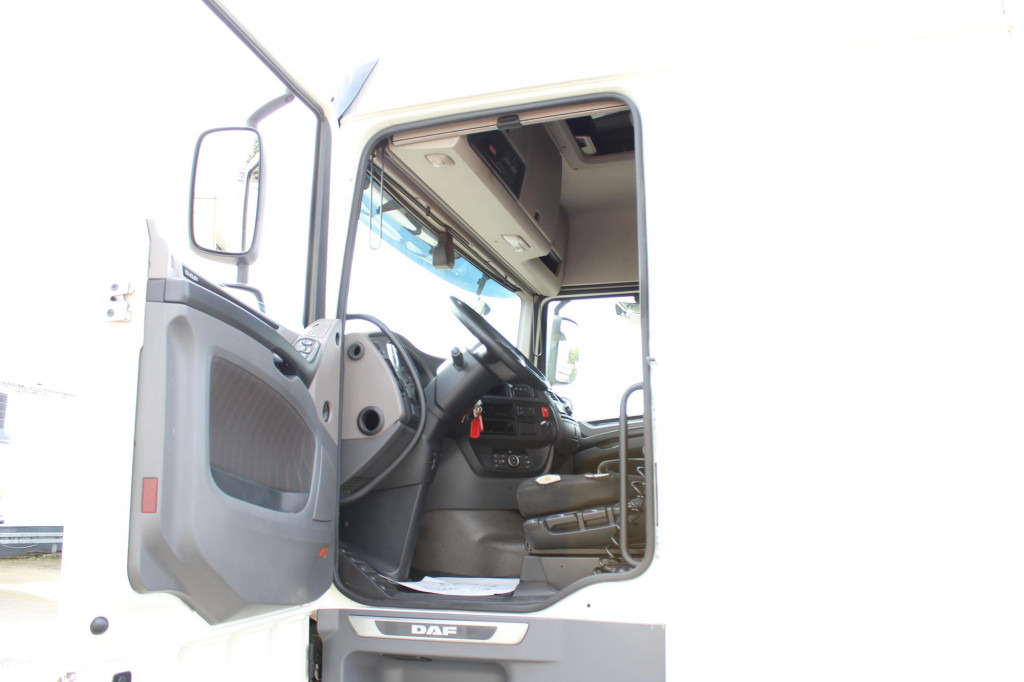 Daf XF  530 SC  Retarder ACC LDW Kühlbox Vollspoiler - Cabeza tractora: foto 5 Daf XF  530 SC  Retarder ACC LDW Kühlbox Vollspoiler - Cabeza tractora: foto 5
