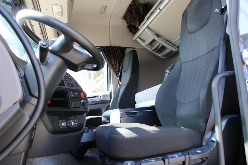 Daf XF 530 SC Retarder ACC LDWS Kühlbox Vollspoiler - Cabeza tractora: foto 4 Daf XF 530 SC Retarder ACC LDWS Kühlbox Vollspoiler - Cabeza tractora: foto 4