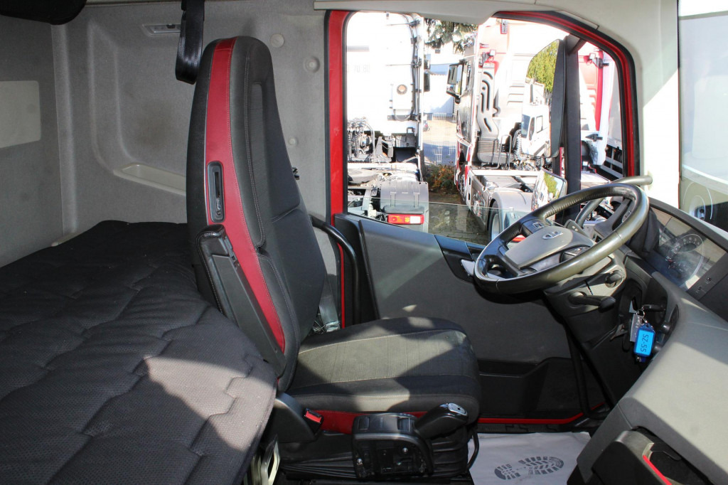 Volvo FH 500 Globe XL I-Park Cool Xenon VIN: MB - Cabeza tractora: foto 4 Volvo FH 500 Globe XL I-Park Cool Xenon VIN: MB - Cabeza tractora: foto 4