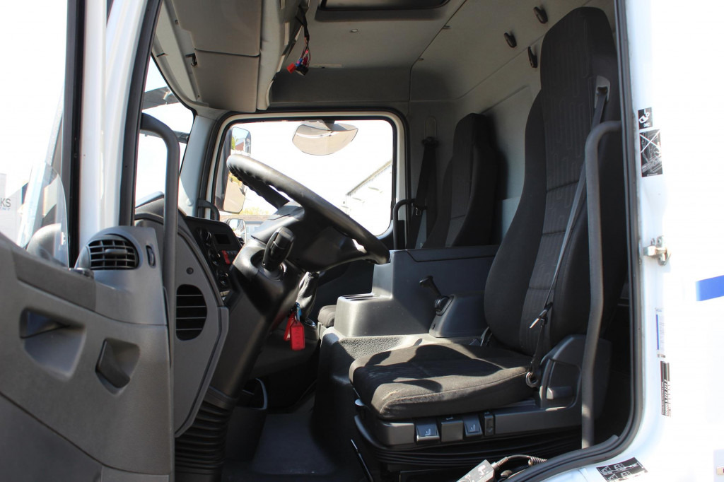 Mercedes-Benz Atego 1221 E6 Koffer Klima LDW Schalter LBW - Camión: foto 5 Mercedes-Benz Atego 1221 E6 Koffer Klima LDW Schalter LBW - Camión: foto 5