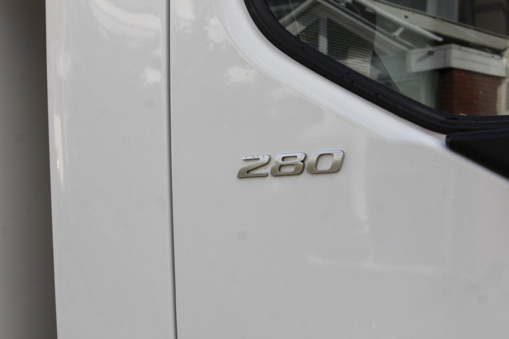 Daf LF 280 Koffer Klima LDW Rolltor LBW 149Tkm - Camión caja cerrada: foto 3 Daf LF 280 Koffer Klima LDW Rolltor LBW 149Tkm - Camión caja cerrada: foto 3