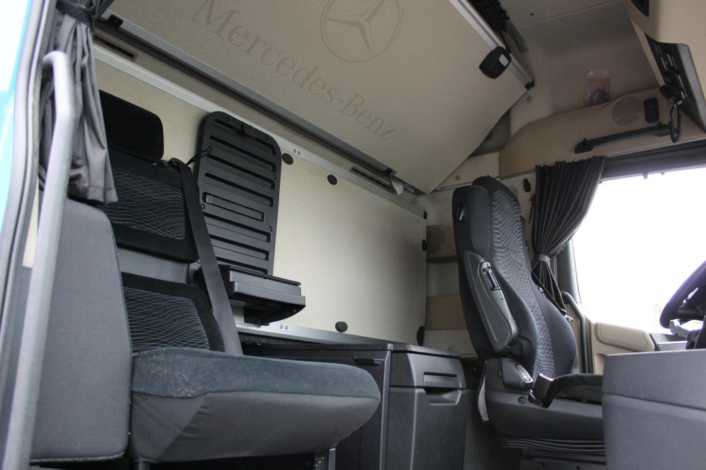 Mercedes-Benz Actros 2548 Koffer Retarder Schlafkab Kühlbox - Furgoneta: foto 5 Mercedes-Benz Actros 2548 Koffer Retarder Schlafkab Kühlbox - Furgoneta: foto 5