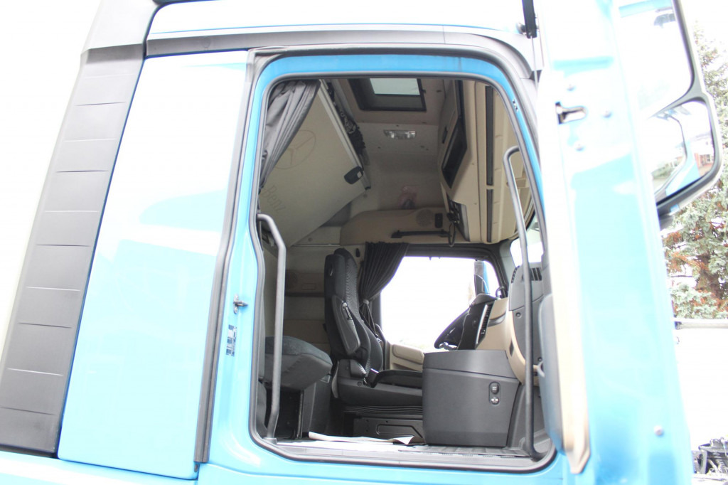 Mercedes-Benz Actros 2548 Koffer Retarder Schlafkab Kühlbox - Furgoneta: foto 4 Mercedes-Benz Actros 2548 Koffer Retarder Schlafkab Kühlbox - Furgoneta: foto 4