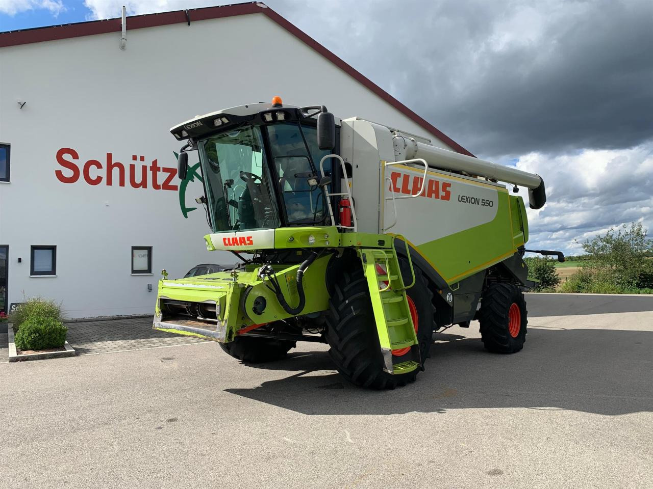 CLAAS Lexion 550 mit Schneidwerk V660, 3D und Klimaautomatik, gepflegter Zustand, Baujahr 2009 - Cosechadora de granos: foto 1 CLAAS Lexion 550 mit Schneidwerk V660, 3D und Klimaautomatik, gepflegter Zustand, Baujahr 2009 - Cosechadora de granos: foto 1