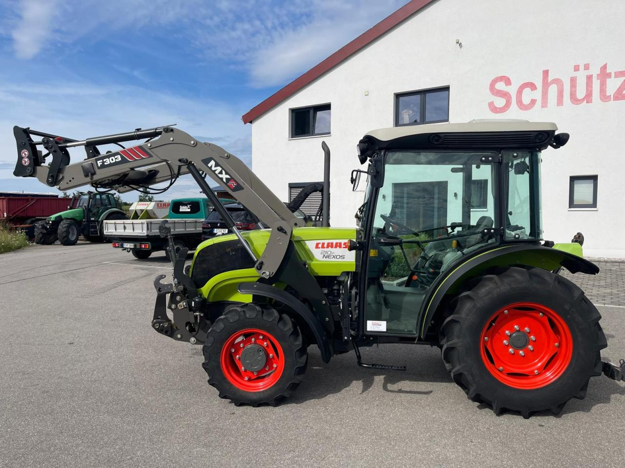 CLAAS Nexos 210 inkl. Frontlader, Frontzapfwelle - Tractor: foto 2 CLAAS Nexos 210 inkl. Frontlader, Frontzapfwelle - Tractor: foto 2