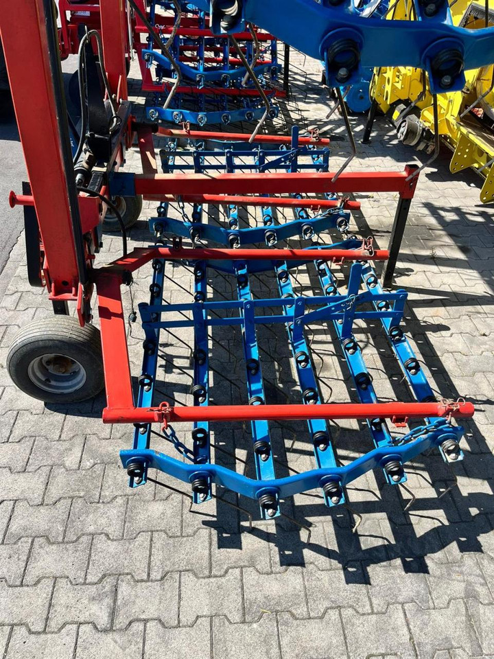 Hatzenbichler Federzahnhackegge 6m, klappbar, 4-feldrig - Equipo para trabajo del suelo: foto 4 Hatzenbichler Federzahnhackegge 6m, klappbar, 4-feldrig - Equipo para trabajo del suelo: foto 4