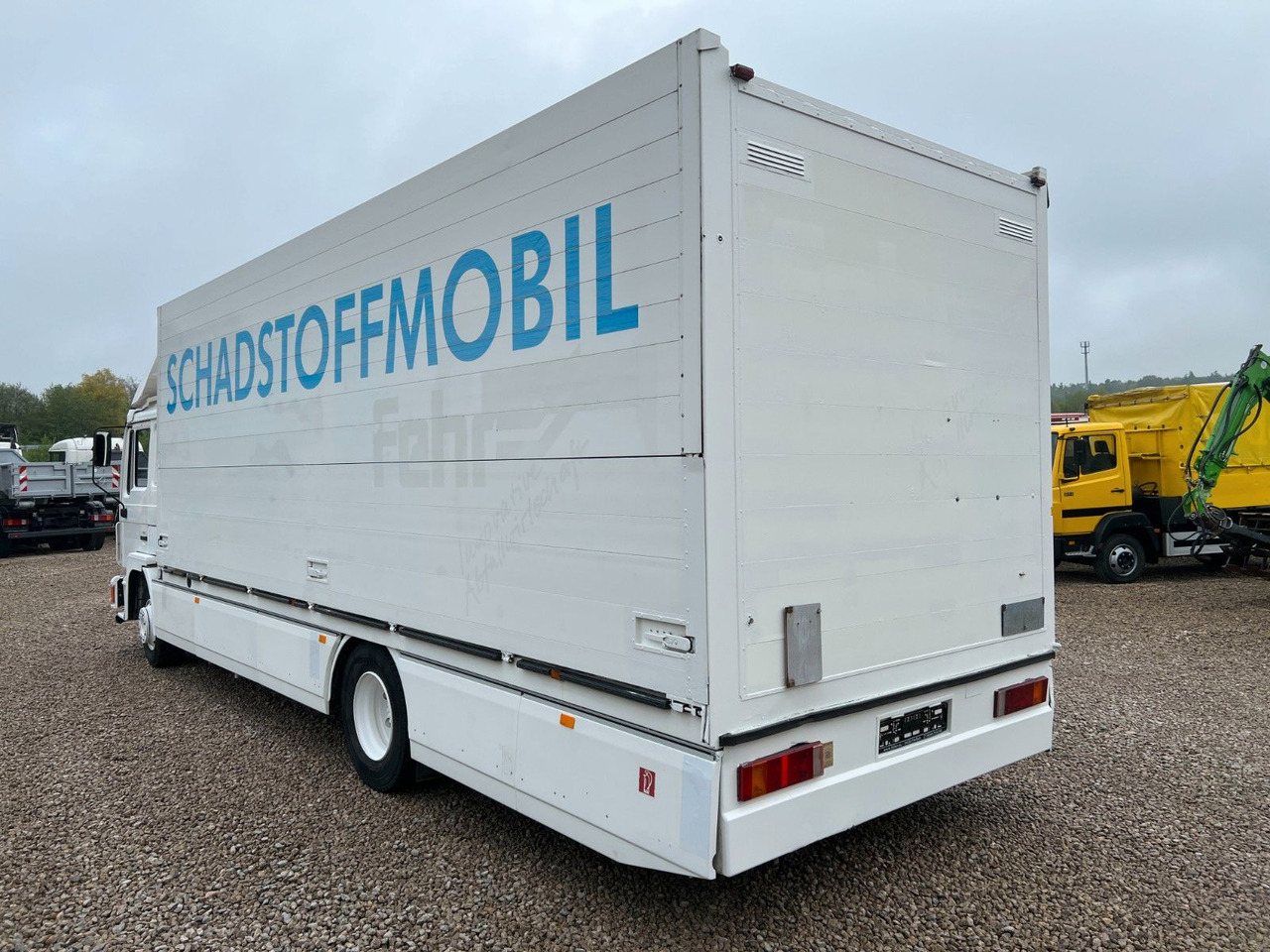 MAN 14.272 Schwenkwand / Schadstoffmobil MAN 14.272 Schwenkwand / Schadstoffmobil - Camión transporte de bebidas: foto 3 MAN 14.272 Schwenkwand / Schadstoffmobil MAN 14.272 Schwenkwand / Schadstoffmobil - Camión transporte de bebidas: foto 3