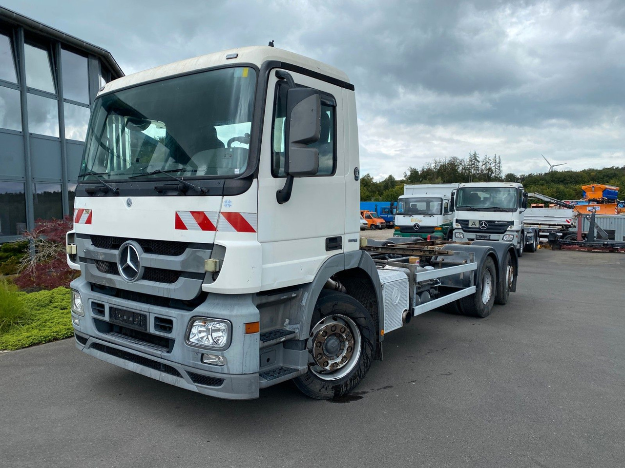 Mercedes-Benz Actros 2532 MP3 6x2 Hydraulik, 10 x am Lager Mercedes-Benz Actros 2532 MP3 6x2 Hydraulik, 10 x am Lager - Camión chasis: foto 1 Mercedes-Benz Actros 2532 MP3 6x2 Hydraulik, 10 x am Lager Mercedes-Benz Actros 2532 MP3 6x2 Hydraulik, 10 x am Lager - Camión chasis: foto 1