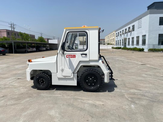AirBusiness Electric Tractor - Tractor de equipaje: foto 2 AirBusiness Electric Tractor - Tractor de equipaje: foto 2