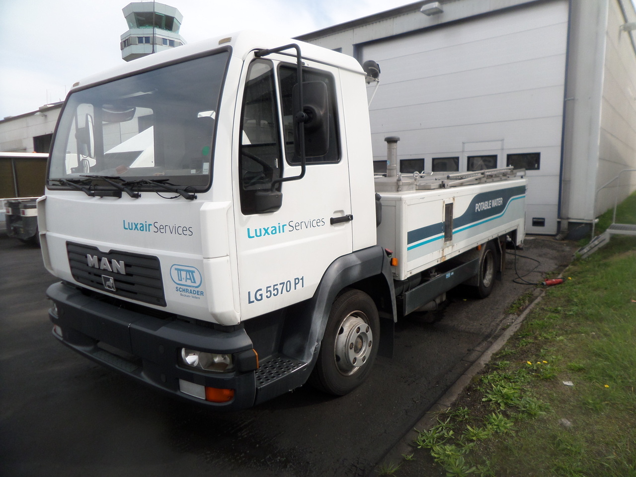 Schrader Water truck WSU 3000 MAN - Equipo de apoyo en tierra: foto 1 Schrader Water truck WSU 3000 MAN - Equipo de apoyo en tierra: foto 1