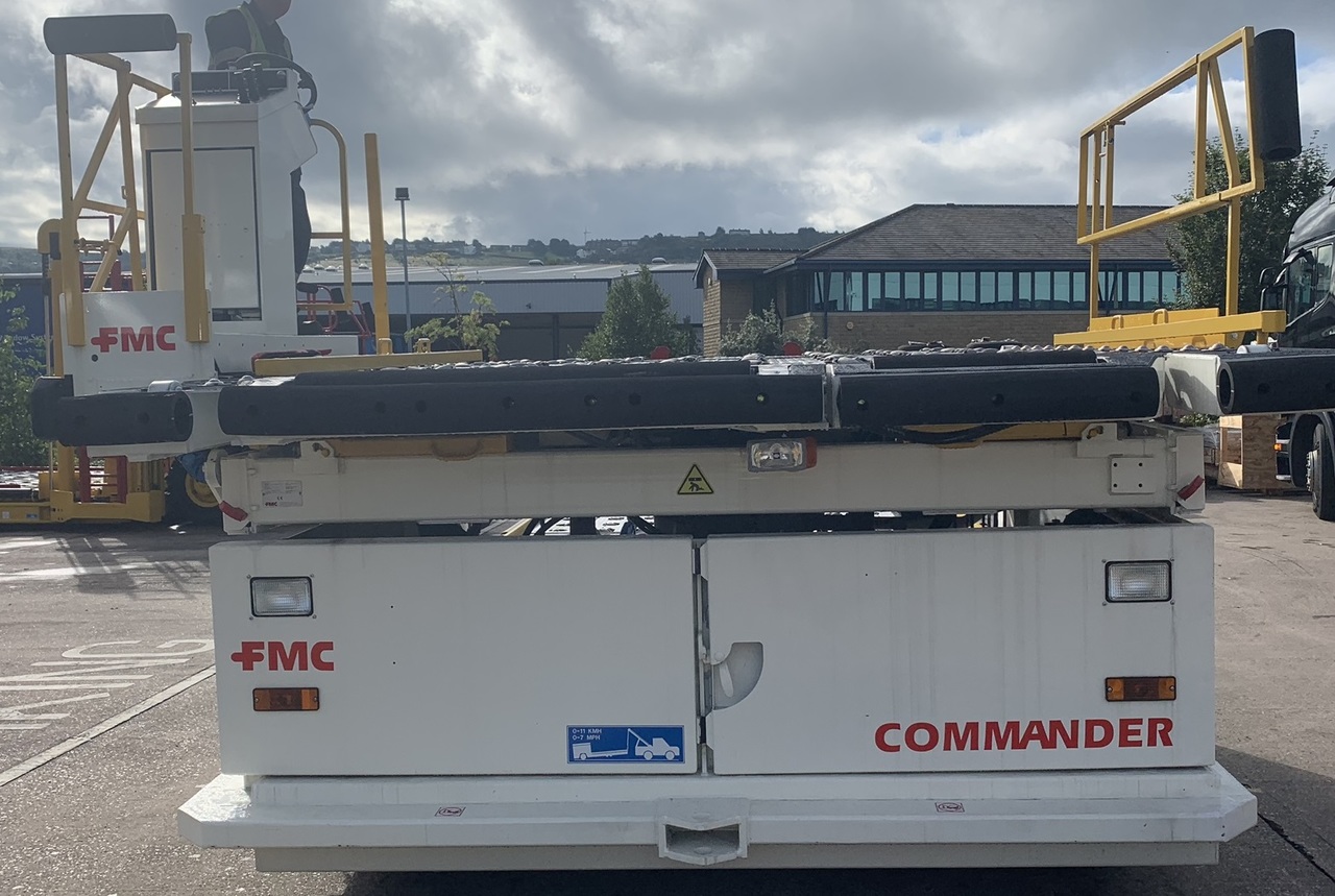 Lower Deck Loader 7 tons FMC Commander 15 - Cargadora de contenedores/ Palets: foto 1 Lower Deck Loader 7 tons FMC Commander 15 - Cargadora de contenedores/ Palets: foto 1