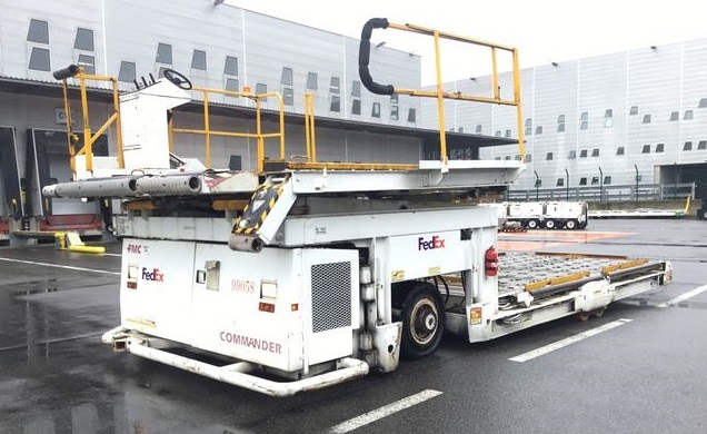 Lower Deck Loader FMC Commander 15 Wide - Cargadora de contenedores/ Palets: foto 1 Lower Deck Loader FMC Commander 15 Wide - Cargadora de contenedores/ Palets: foto 1