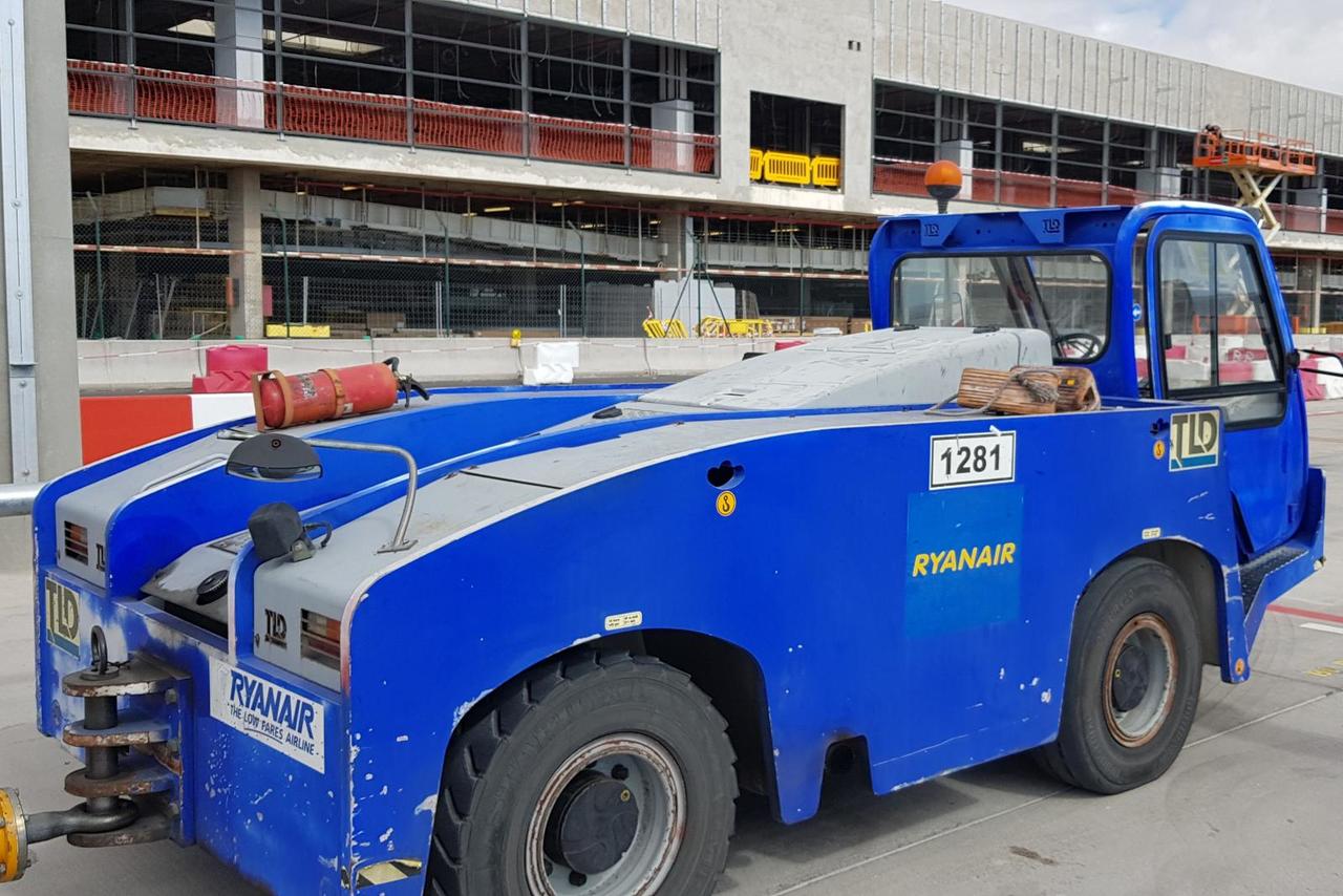 Pushback Tractor TLD 150-12 - Remolcador de aviones: foto 3 Pushback Tractor TLD 150-12 - Remolcador de aviones: foto 3