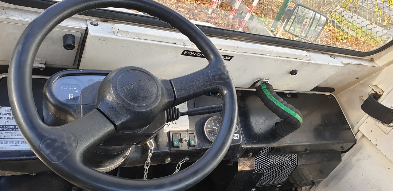 Toyota 02-2TD25 - Tractor de equipaje: foto 2 Toyota 02-2TD25 - Tractor de equipaje: foto 2