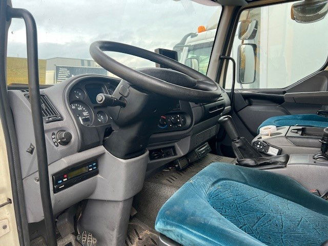 DAF LF 180 FA45.180 LF - Camión caja cerrada: foto 3 DAF LF 180 FA45.180 LF - Camión caja cerrada: foto 3