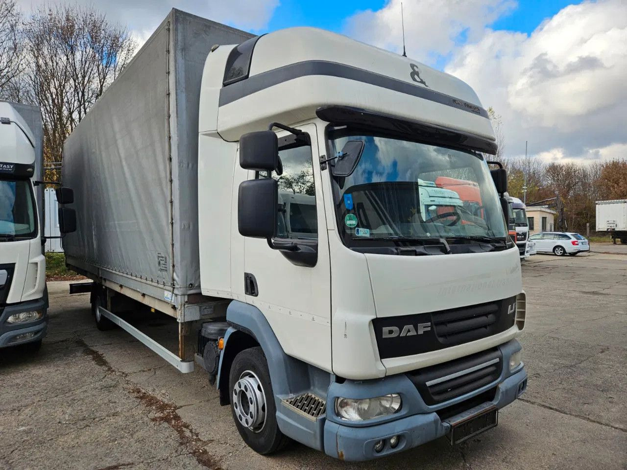 DAF LF 45.210 12t Euro5 EEV - Camión lona: foto 2 DAF LF 45.210 12t Euro5 EEV - Camión lona: foto 2