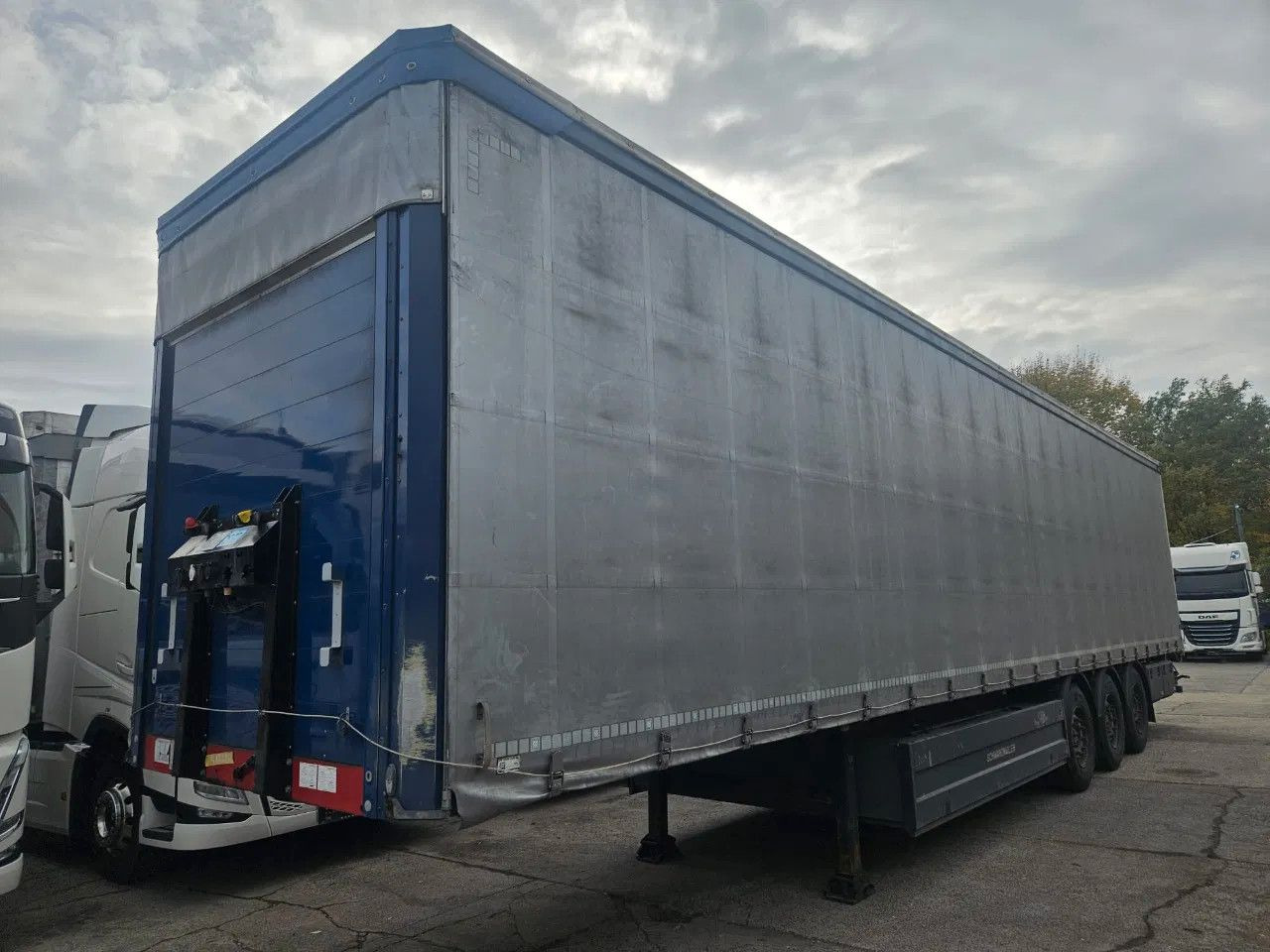 Schwarzmüller S1 J-seria, Pallet box - Semirremolque lona: foto 1 Schwarzmüller S1 J-seria, Pallet box - Semirremolque lona: foto 1