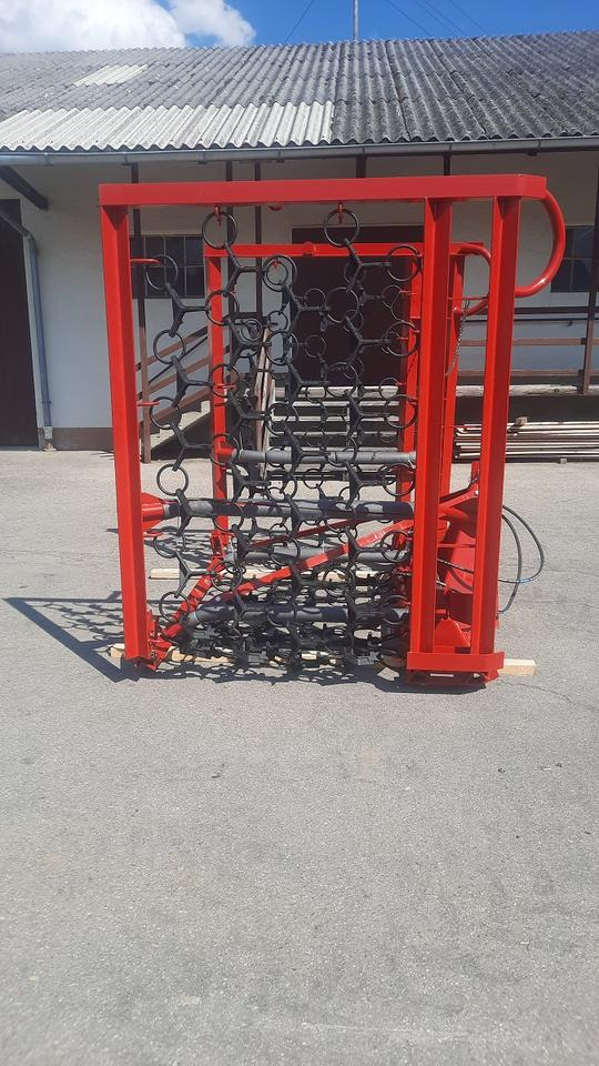 Wiesenegge 6 - 8m Wiesenstriegel Wiesenschleppe Traktor John deer - Rastra de cadenas: foto 5 Wiesenegge 6 - 8m Wiesenstriegel Wiesenschleppe Traktor John deer - Rastra de cadenas: foto 5