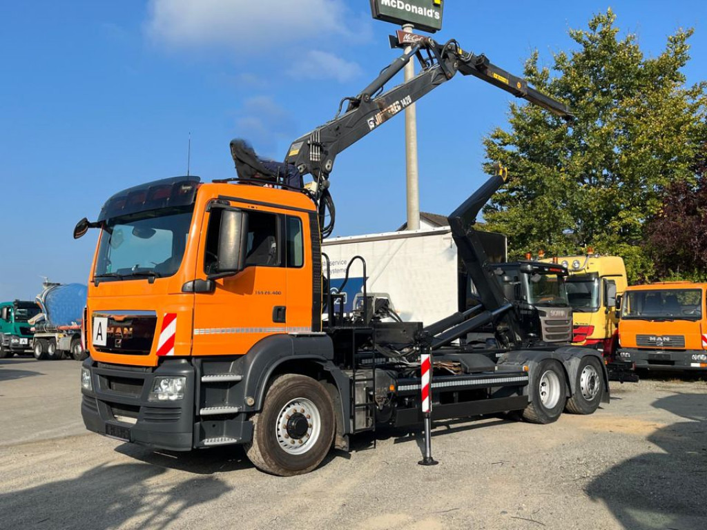 MAN TG-S 26.400 6x4H-2 BL Abrollkipper mit Kran Lift Lenk - Camión multibasculante, Camión grúa: foto 1 MAN TG-S 26.400 6x4H-2 BL Abrollkipper mit Kran Lift Lenk - Camión multibasculante, Camión grúa: foto 1