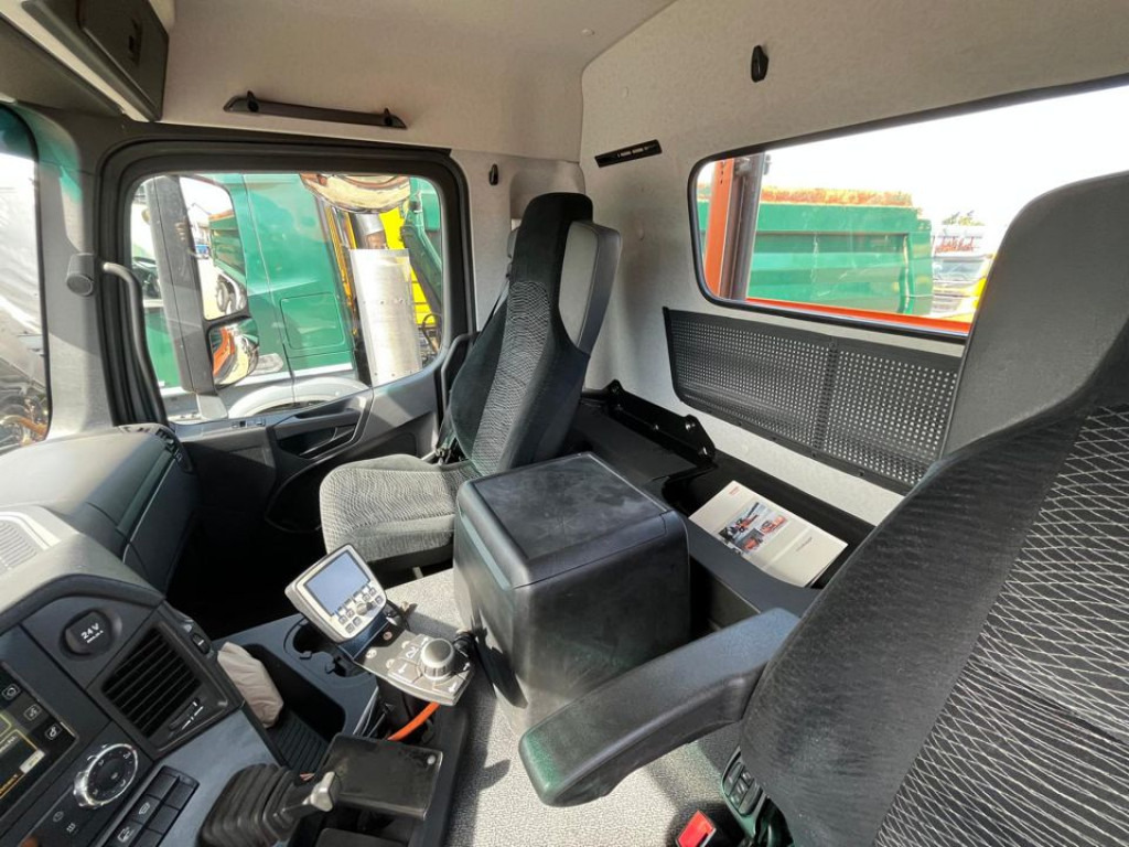 MERCEDES-BENZ Arocs 2135 AK 4x4 2-Achs Allradkipper Kommunalhydr. - Camión volquete: foto 4 MERCEDES-BENZ Arocs 2135 AK 4x4 2-Achs Allradkipper Kommunalhydr. - Camión volquete: foto 4