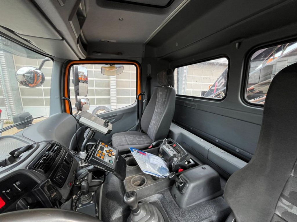 MERCEDES-BENZ Atego 1624 AK 4x4 2-Achs Allradkipper Kran Winterdienst - Camión volquete, Camión grúa: foto 3 MERCEDES-BENZ Atego 1624 AK 4x4 2-Achs Allradkipper Kran Winterdienst - Camión volquete, Camión grúa: foto 3