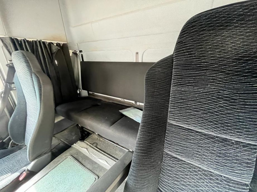 MERCEDES-BENZ Atego 818 L Möbelkoffer LBW Möbelkoffer gr.Fhs+Sitzreihe - Furgoneta caja cerrada: foto 3 MERCEDES-BENZ Atego 818 L Möbelkoffer LBW Möbelkoffer gr.Fhs+Sitzreihe - Furgoneta caja cerrada: foto 3