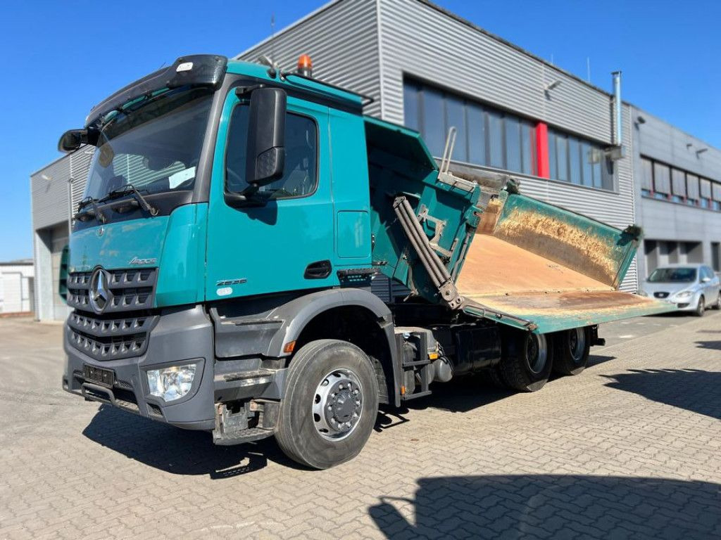 Mercedes-Benz Arocs 2636 6x6 HAD 3-Achs Allradkipper Meiller Mercedes-Benz Arocs 2636 6x6 HAD 3-Achs Allradkipper Meiller - Camión volquete: foto 1 Mercedes-Benz Arocs 2636 6x6 HAD 3-Achs Allradkipper Meiller Mercedes-Benz Arocs 2636 6x6 HAD 3-Achs Allradkipper Meiller - Camión volquete: foto 1