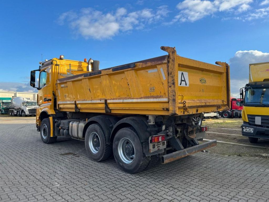 Mercedes-Benz Arocs 2663 6x4 3-Achs Kipper Meiller Bordmatik - Camión volquete: foto 3 Mercedes-Benz Arocs 2663 6x4 3-Achs Kipper Meiller Bordmatik - Camión volquete: foto 3