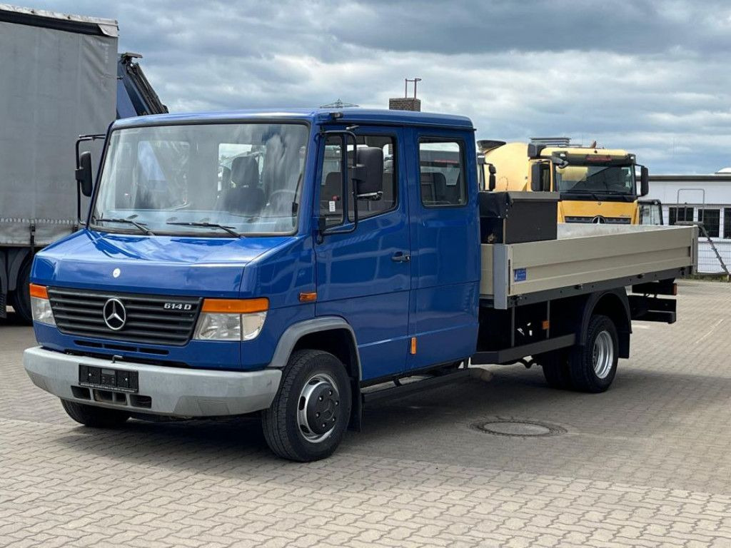 Mercedes-Benz Vario 614 D Pritsche Doppelkabine LKW Motor 4.3 - Caja abierta furgoneta, Furgoneta combi: foto 1 Mercedes-Benz Vario 614 D Pritsche Doppelkabine LKW Motor 4.3 - Caja abierta furgoneta, Furgoneta combi: foto 1