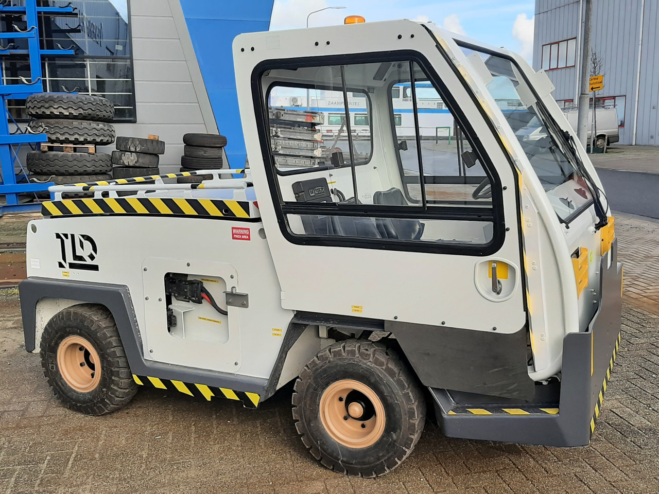 Baggage tractor TLD - Tractor de equipaje: foto 1 Baggage tractor TLD - Tractor de equipaje: foto 1