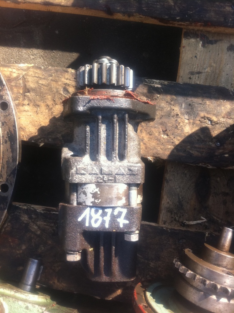 KAMAZ 24-1 5320-3407211 - Bomba hidráulica para Maquinaria de construcción: foto 1 KAMAZ 24-1 5320-3407211 - Bomba hidráulica para Maquinaria de construcción: foto 1