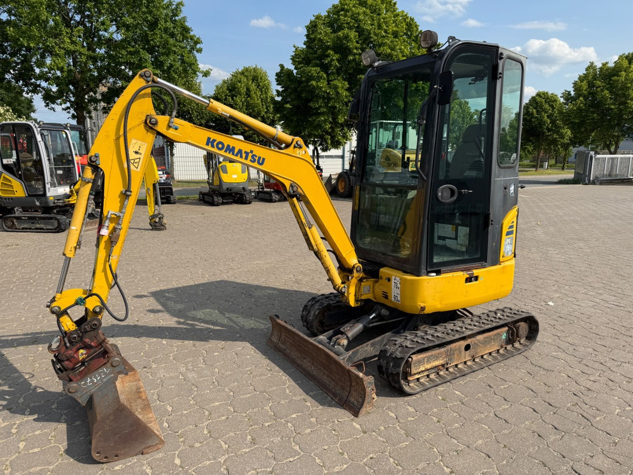 Komatsu PC 16R-3HS, Bj 17, 2210 BH, Tilt mit HS01, GL - Miniexcavadora: foto 1 Komatsu PC 16R-3HS, Bj 17, 2210 BH, Tilt mit HS01, GL - Miniexcavadora: foto 1