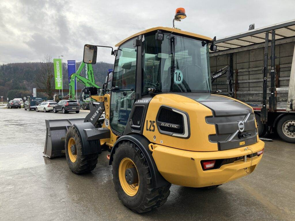 Volvo JL25H Electric - Minicargadora: foto 3 Volvo JL25H Electric - Minicargadora: foto 3