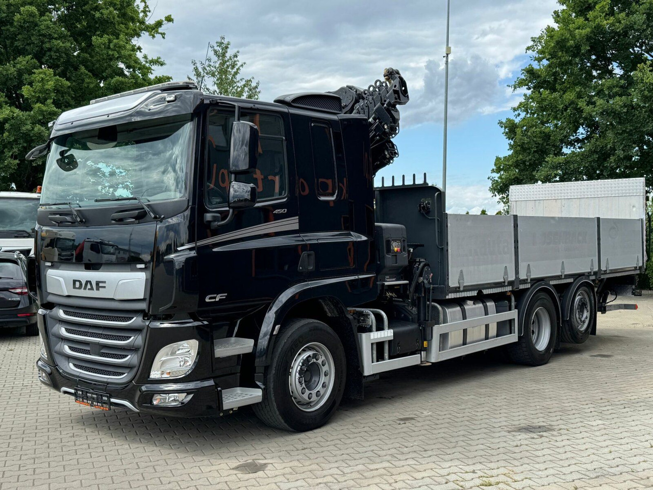 DAF CF 450 FAN 6x2 Pritsche mit Kran HIAB 188 E-6 - Camión caja abierta, Camión grúa: foto 2 DAF CF 450 FAN 6x2 Pritsche mit Kran HIAB 188 E-6 - Camión caja abierta, Camión grúa: foto 2