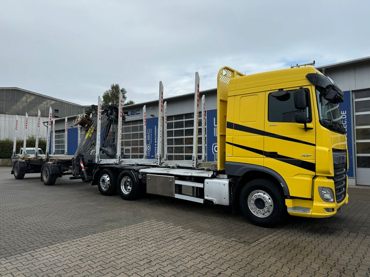 DAF XF 530 6x2 Holztransport Kran PENZ 15Z9.50 *Anh. - Camión forestal, Camión grúa: foto 2 DAF XF 530 6x2 Holztransport Kran PENZ 15Z9.50 *Anh. - Camión forestal, Camión grúa: foto 2
